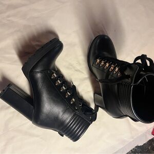 Heeled ankle boot